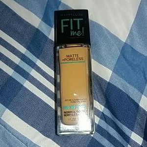 Maybelline Fit me matte and poreless foundation